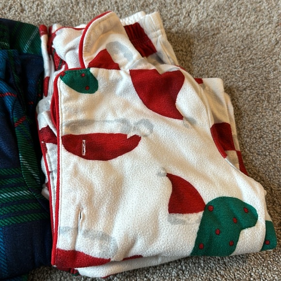 3 sets Xmas pjs 4t - Picture 4 of 6
